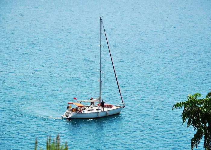 Elite Santorini 1 Bedroom Cycladic Character Private Jacuzzi Тира